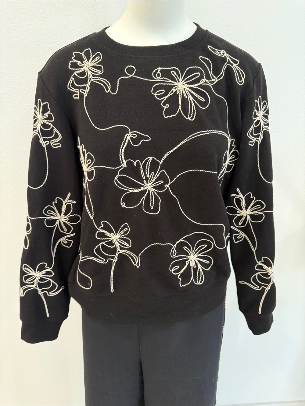 Tahari Set of 2 Black/White Floral Embroidered Sweatshirt Sz XS/S